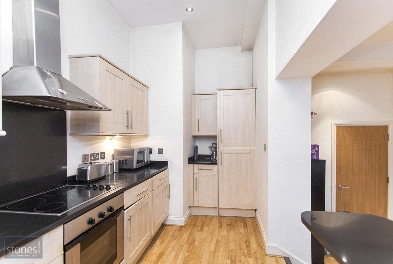 Flat Maybury Gardens in Greater London