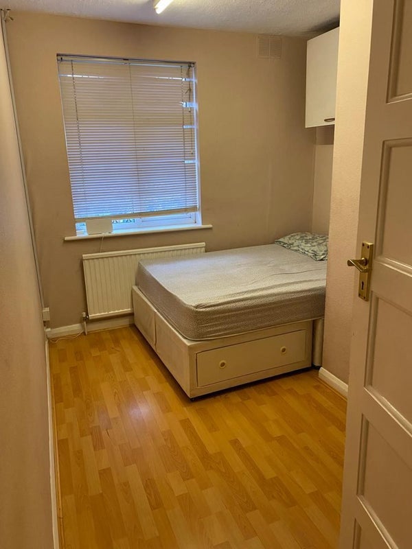 Flat Burlington Road in Greater London