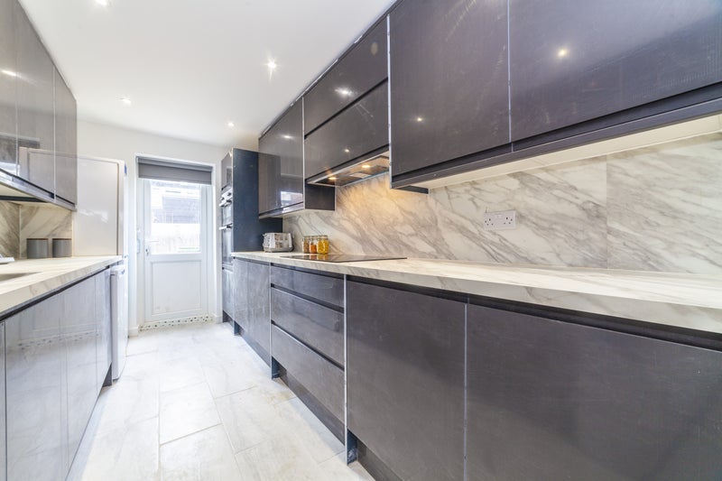 Room Warwickshire Path in Greater London