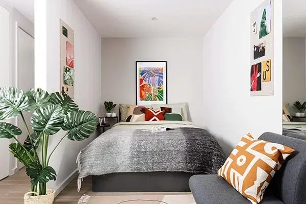 Room Kincardine Road in Manchester