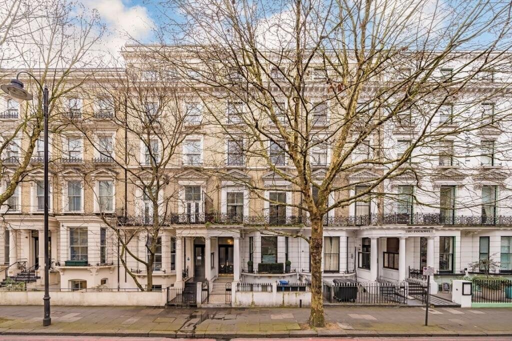 Flat Cromwell Road in Greater London