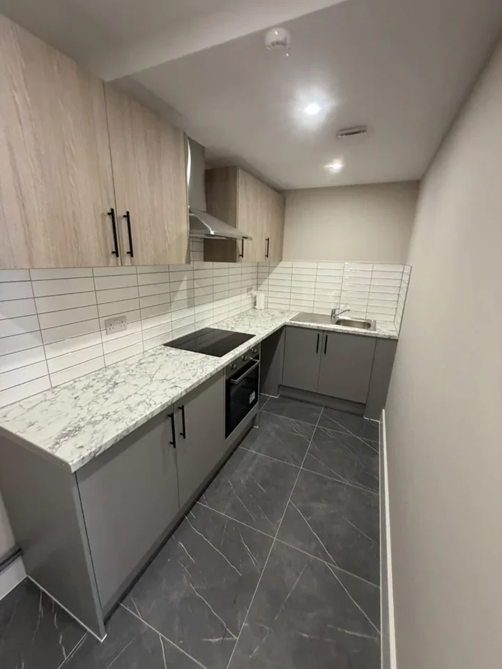 Flat Amberwood Rise in Greater London