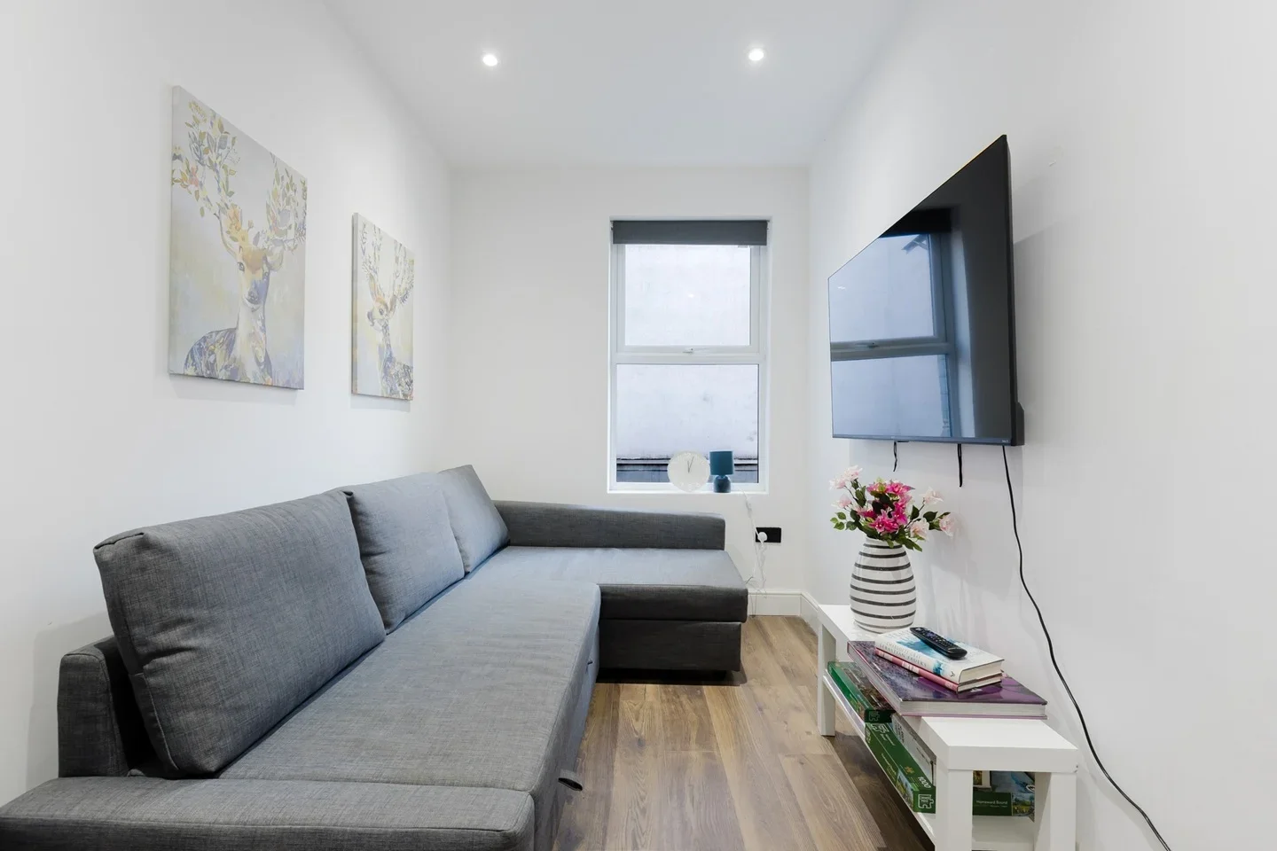Flat Wandsworth High Street in Greater London