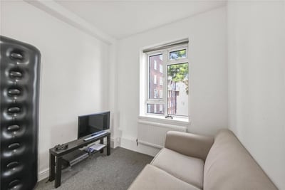Flat Burder Close in Greater London