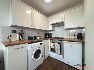 Flat Glenburnie Road in Greater London