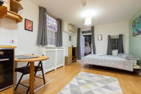 Flat Gloucester Street in City of Westminster