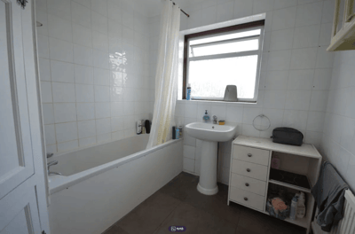 Room Ivanhoe Drive in Greater London