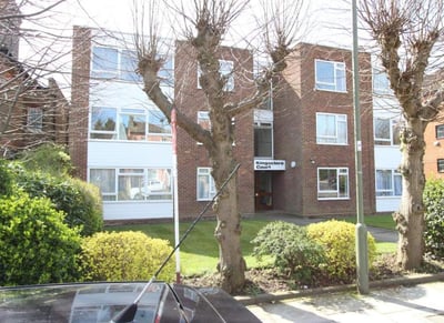 Flat Friern Park in Greater London