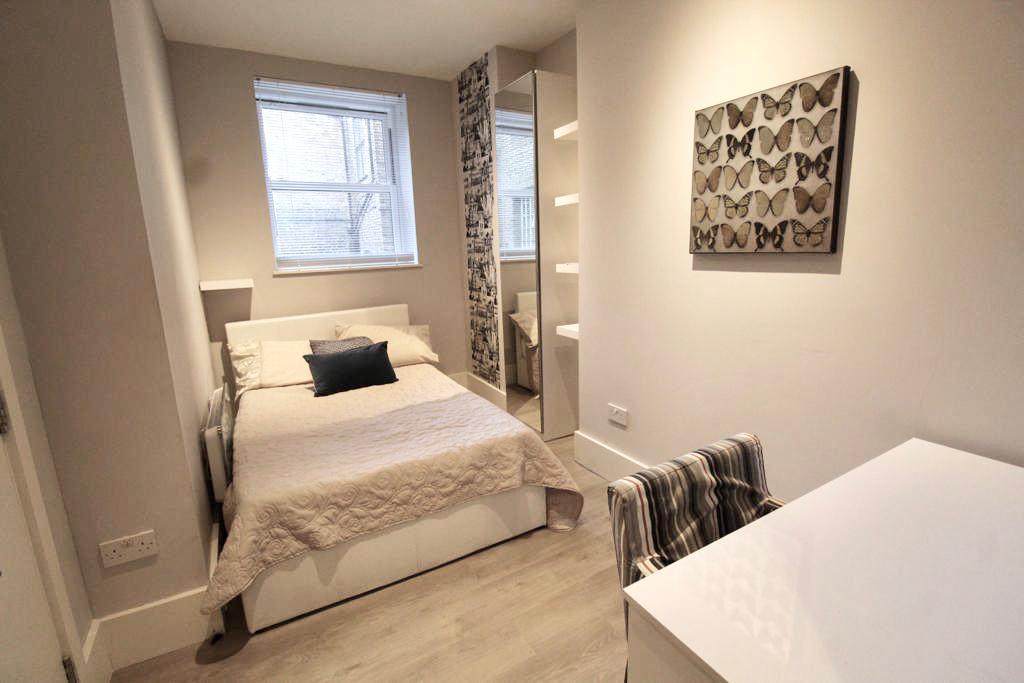 Flat Lithos Road in Greater London