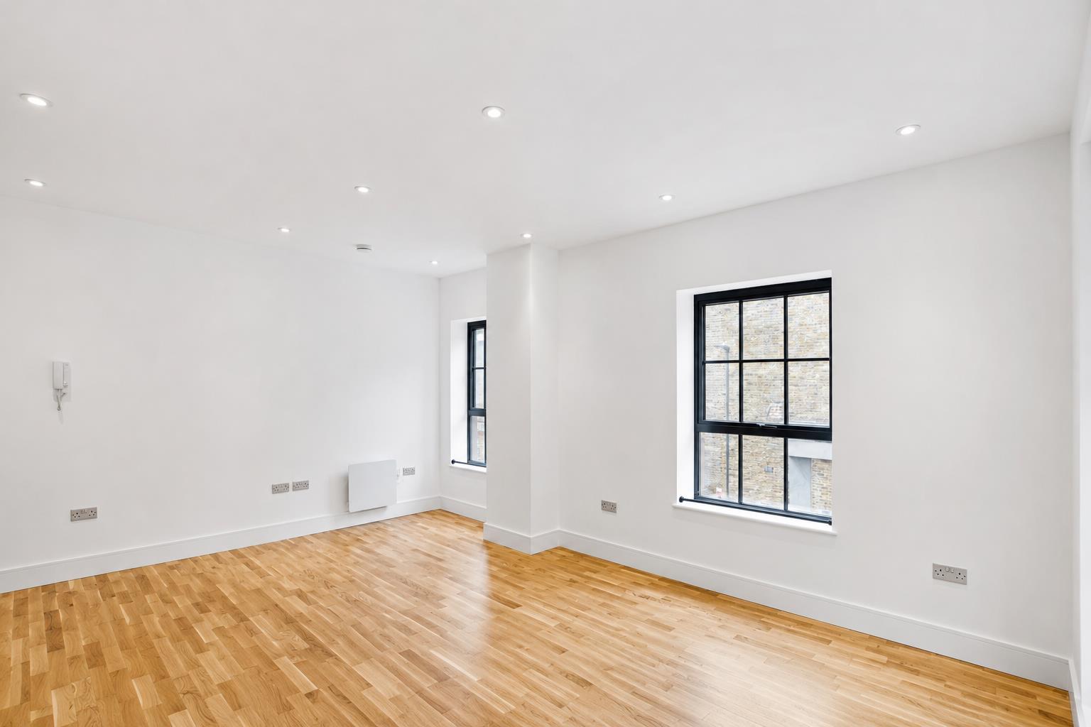Flat Seven Sisters Road in Greater London