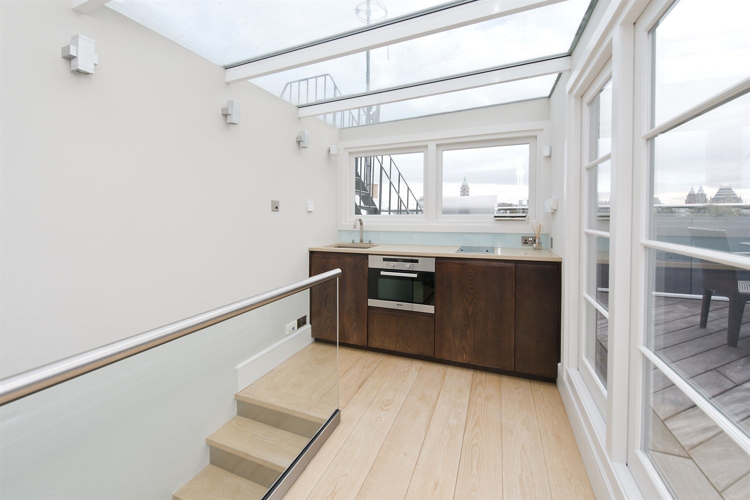 Flat Cornwall Gardens in Greater London