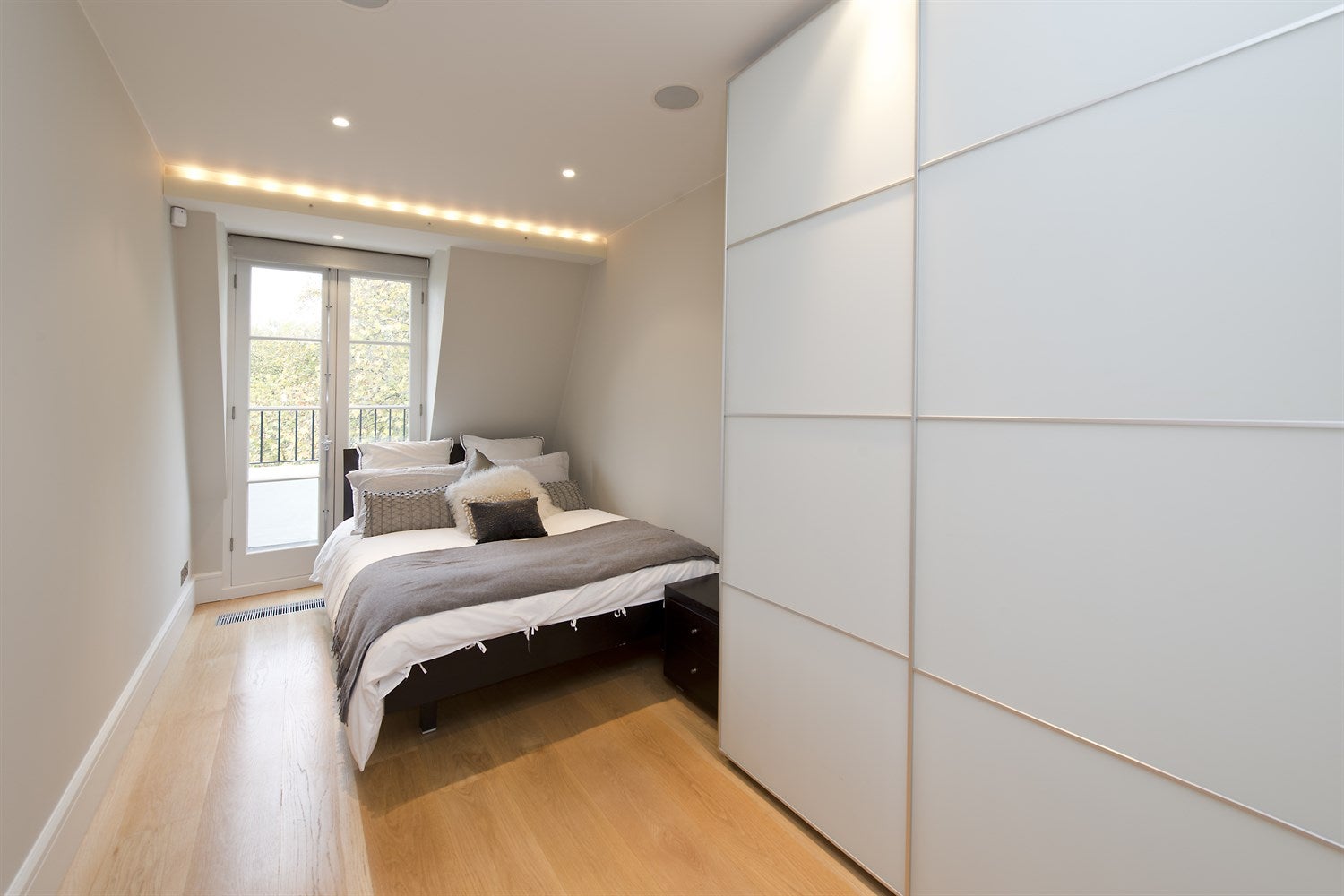 Flat Cornwall Gardens in Greater London