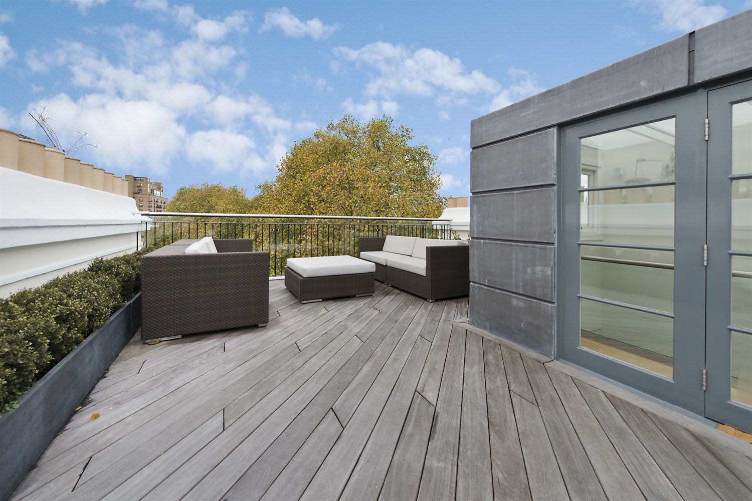 Flat Cornwall Gardens in Greater London