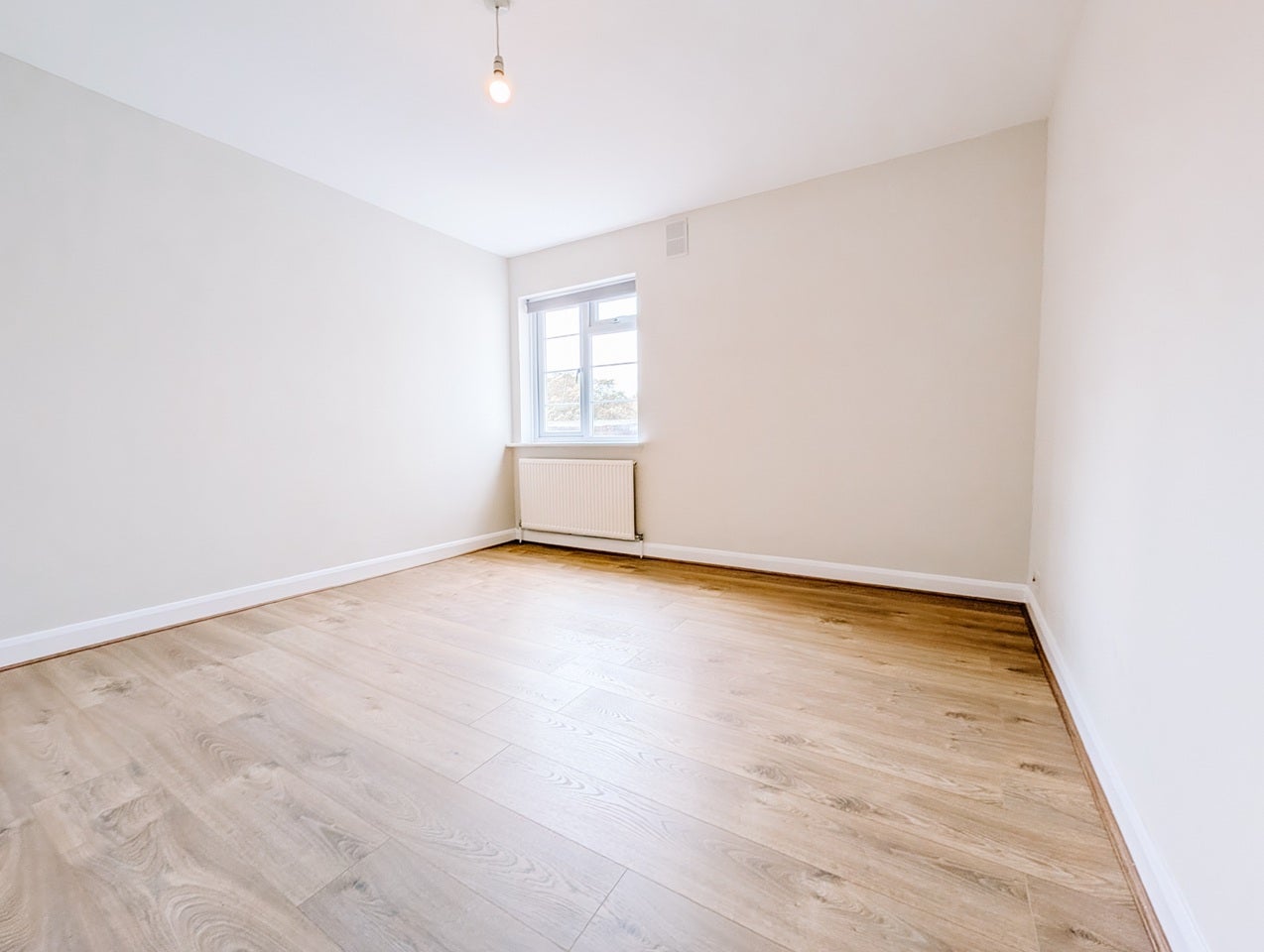 Flat Anerley Park in Greater London