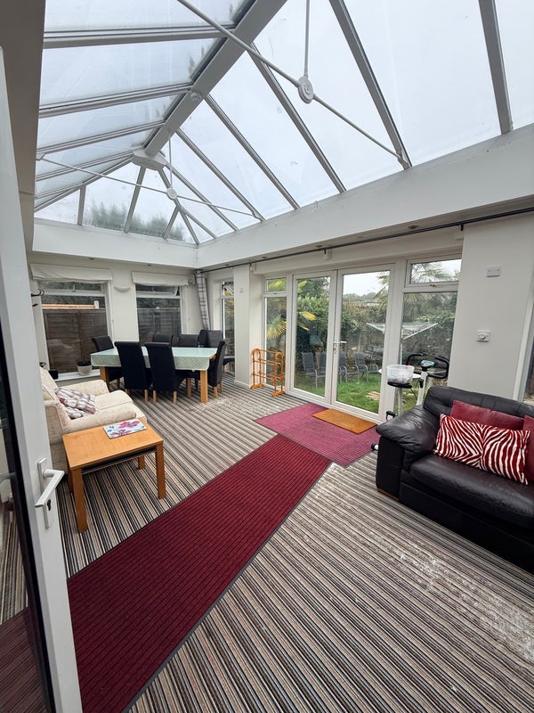 Room Lymington Road in Highcliffe-on-Sea
