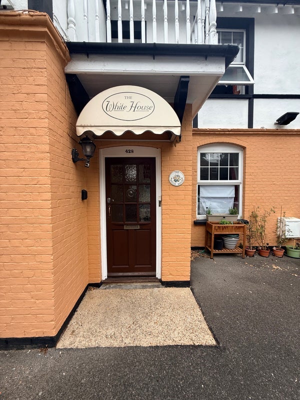 Room Lymington Road in Highcliffe-on-Sea