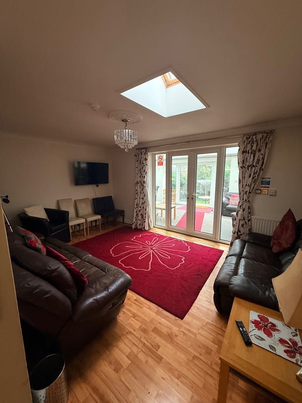 Room Lymington Road in Highcliffe-on-Sea