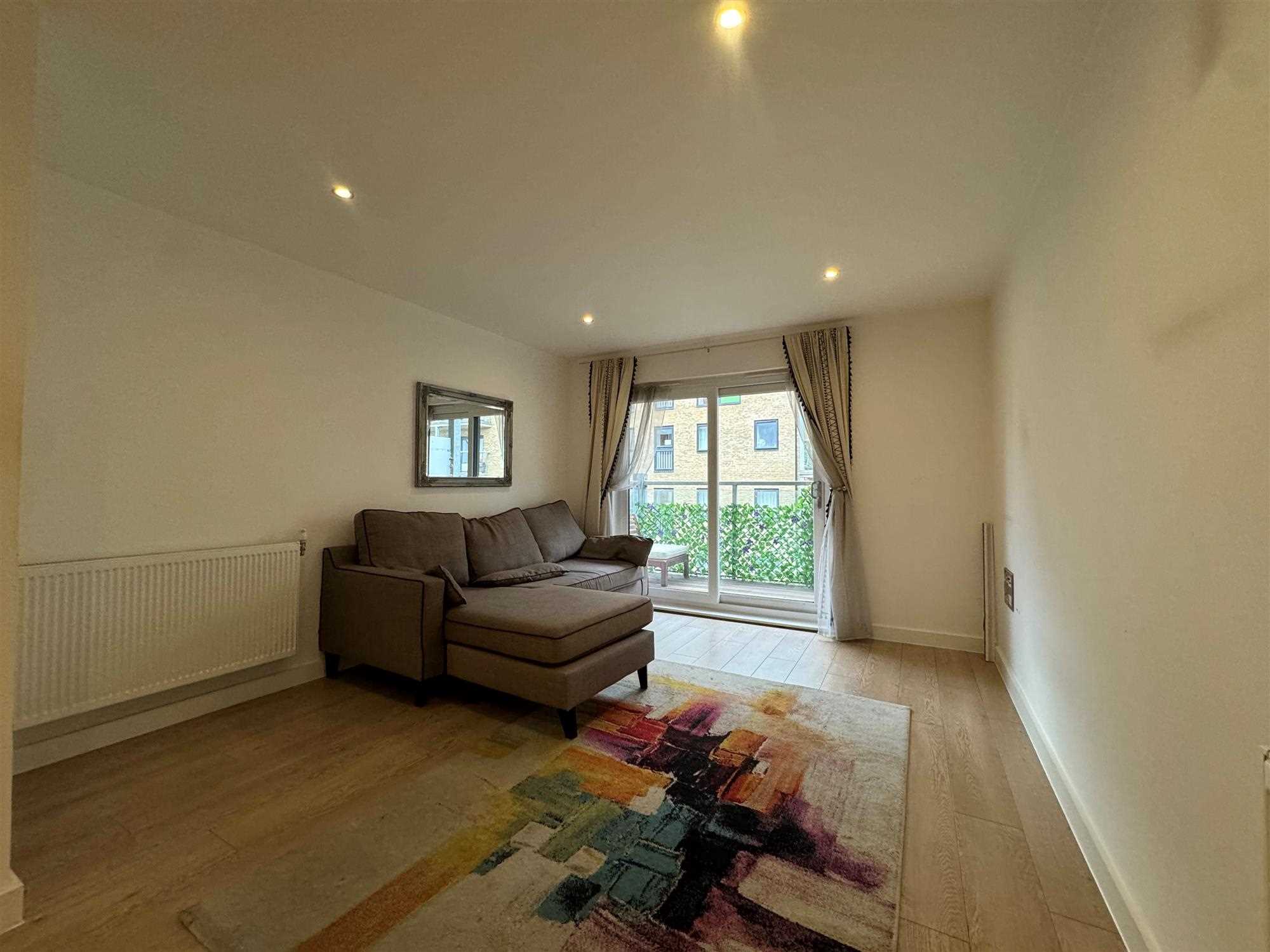 Flat Priory Mews in London