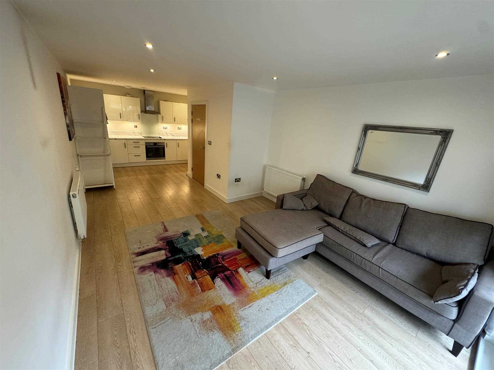 Flat Priory Mews in London