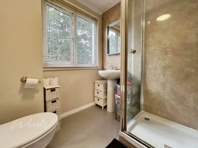 Room Cherry Tree Road in Tunbridge Wells