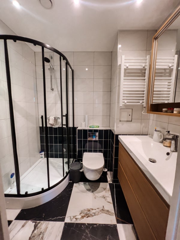 Room Juniper Drive in Greater London