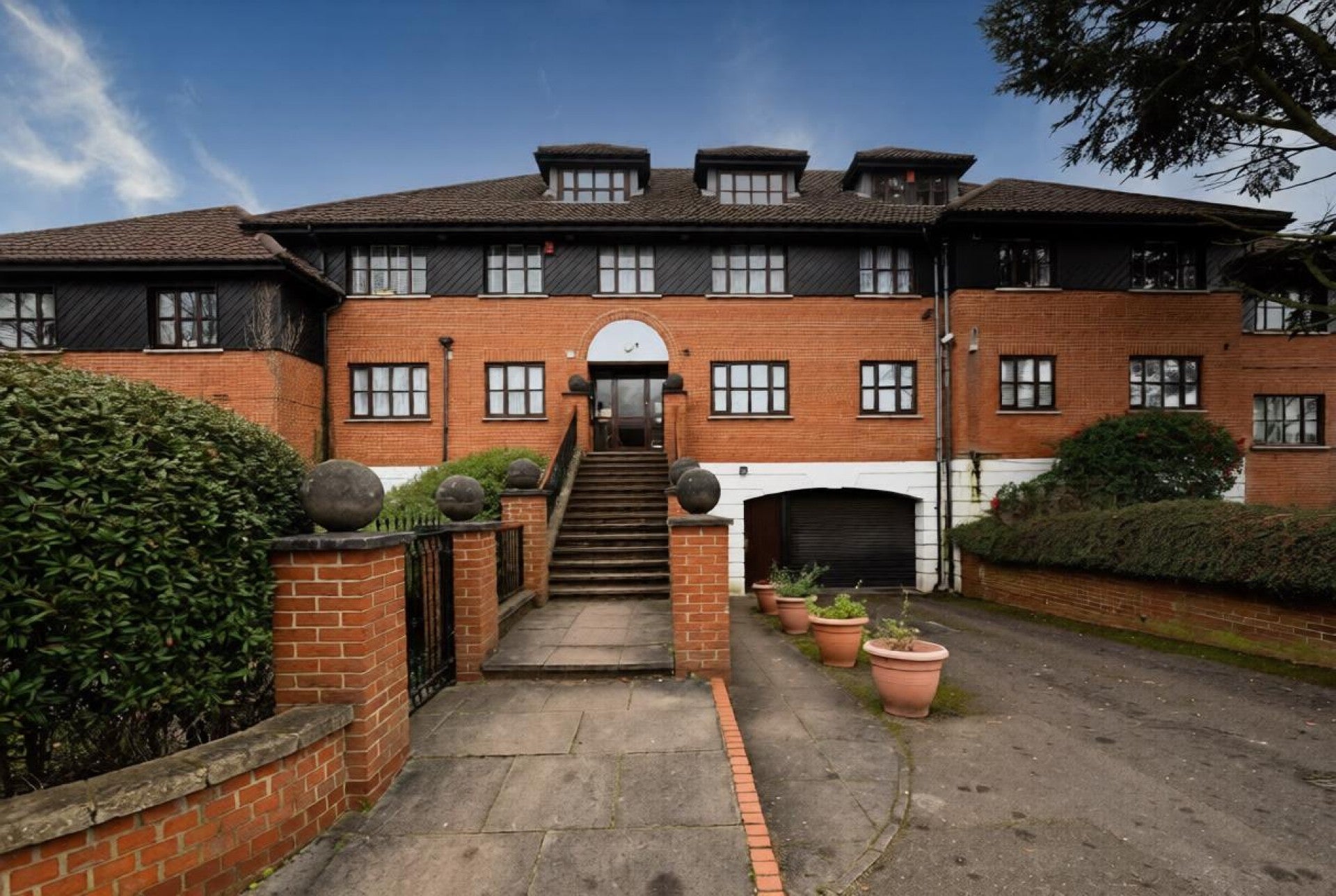Flat Falmouth Avenue in Greater London