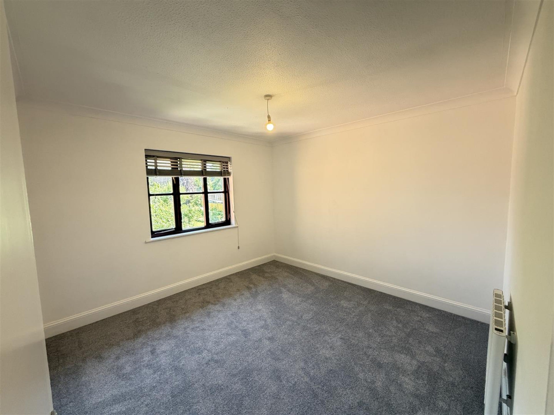 Flat Falmouth Avenue in Greater London