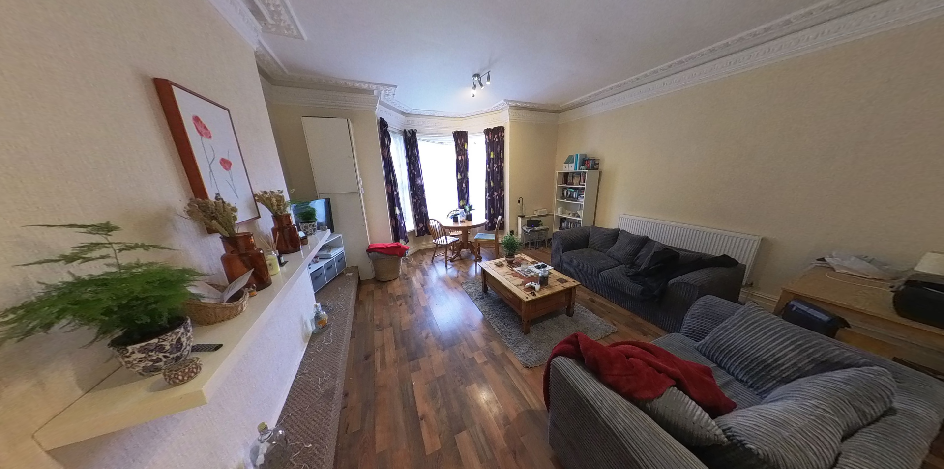 Flat Rosebank Road in Leeds