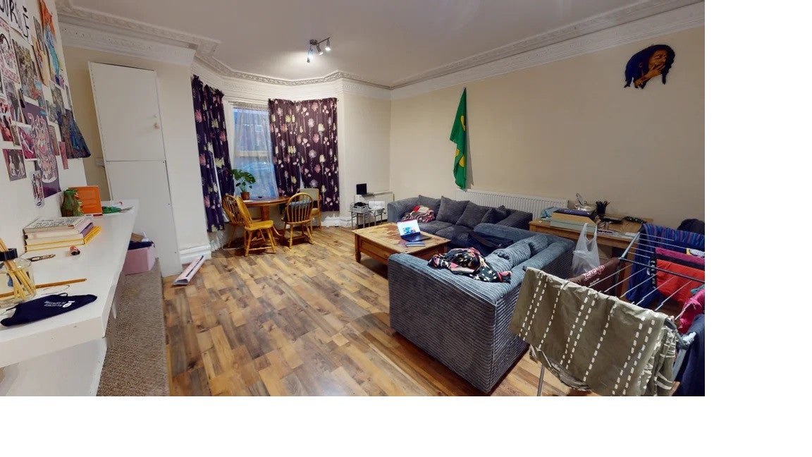 Flat Rosebank Road in Leeds