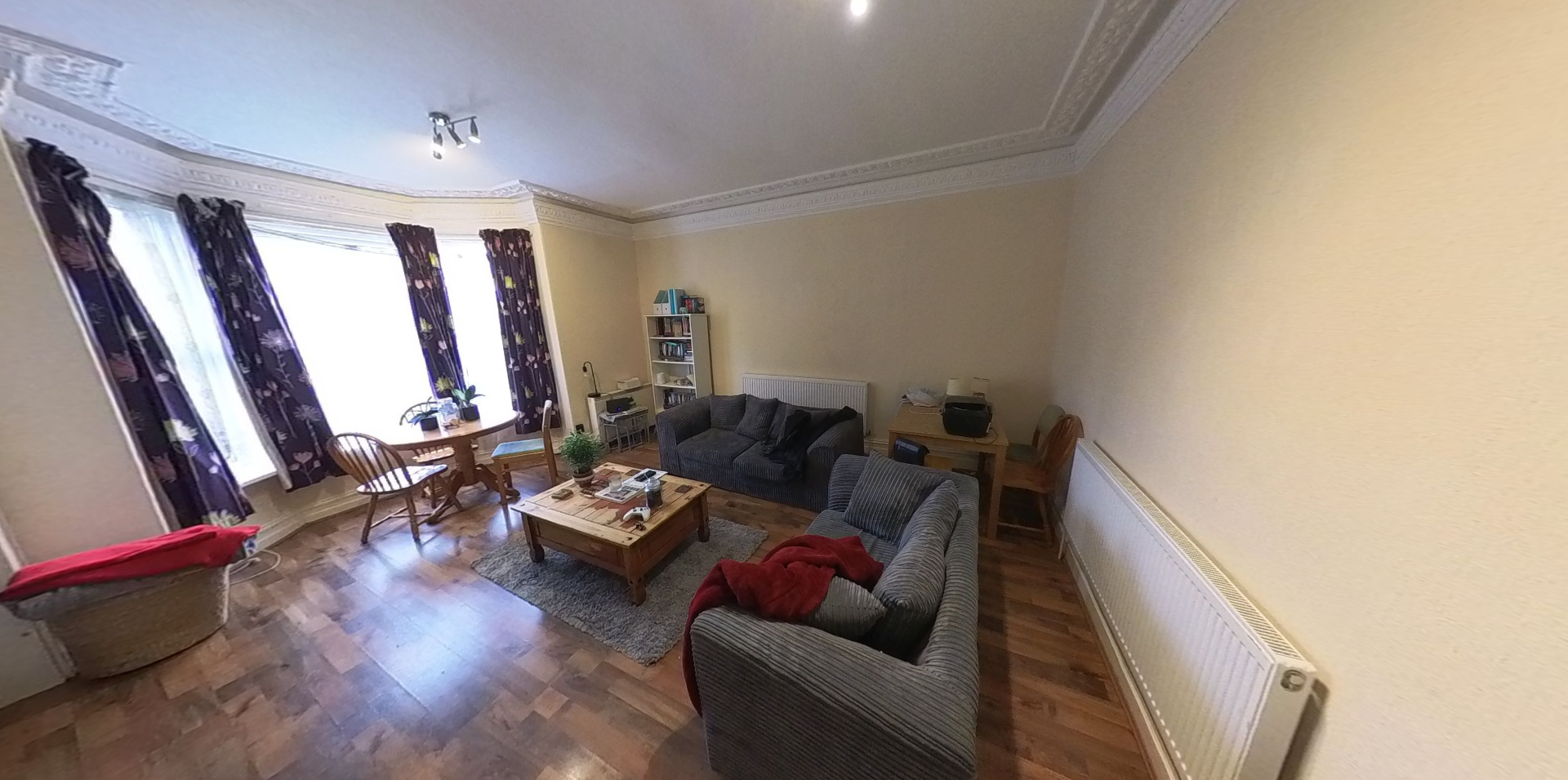 Flat Rosebank Road in Leeds