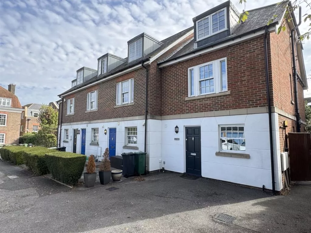 House Station Road North in Reigate and Banstead