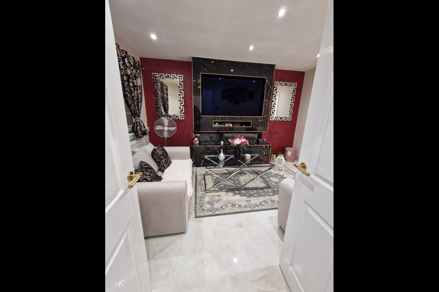 Room Northumberland Crescent in Greater London