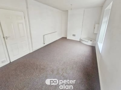 Flat Windsor Road in Pontypool
