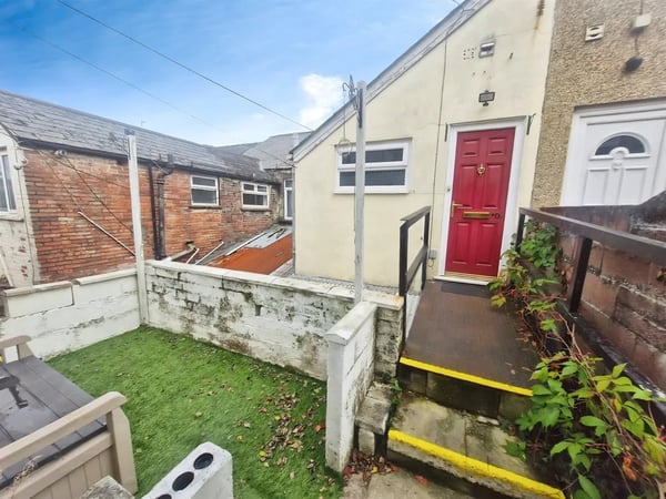 Flat Windsor Road in Pontypool