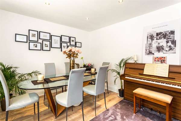 Flat Richmond Hill in Greater London