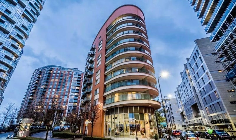 Room Blackwall Way in Greater London