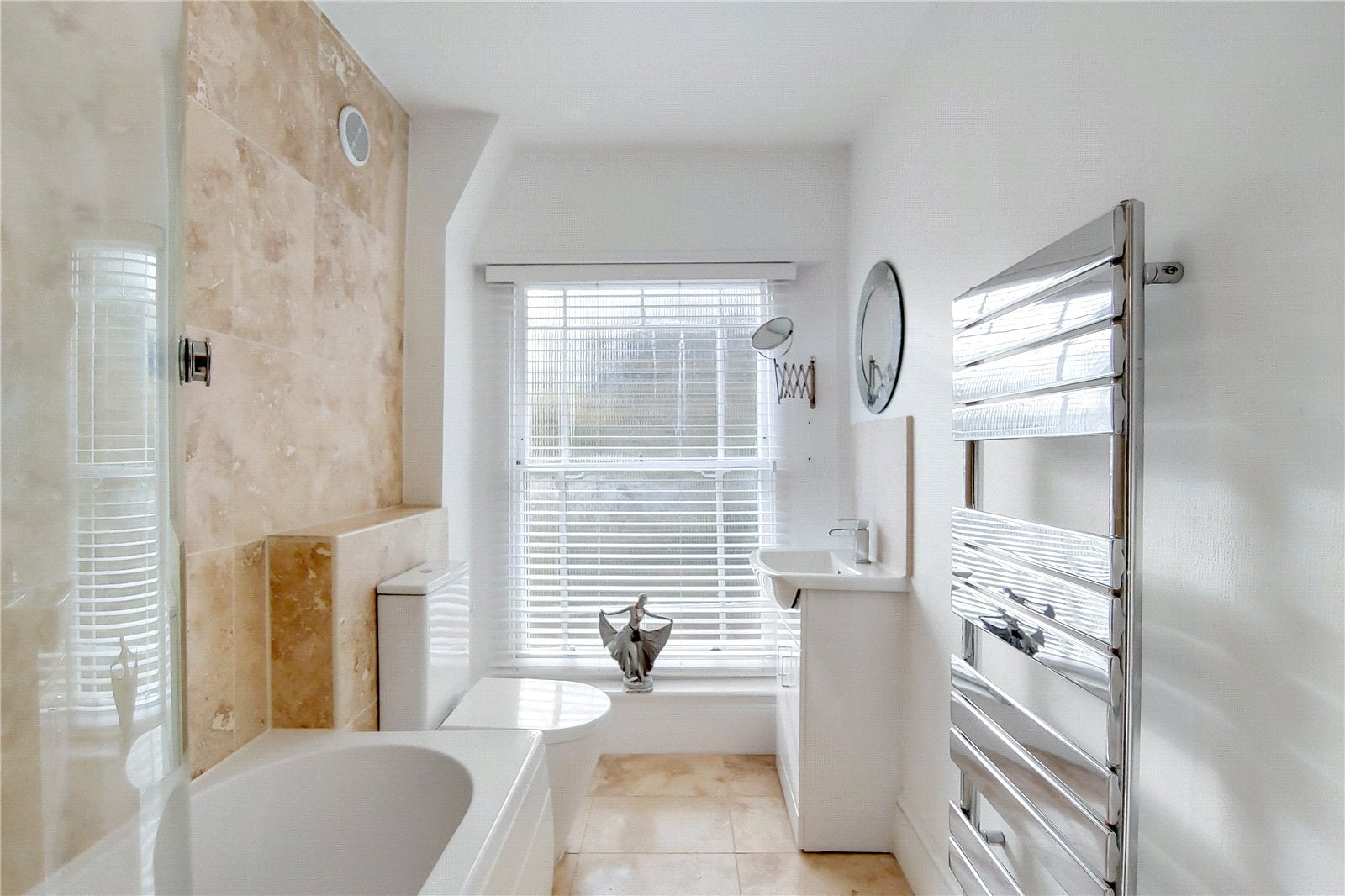 Flat Highgate Hill in Greater London
