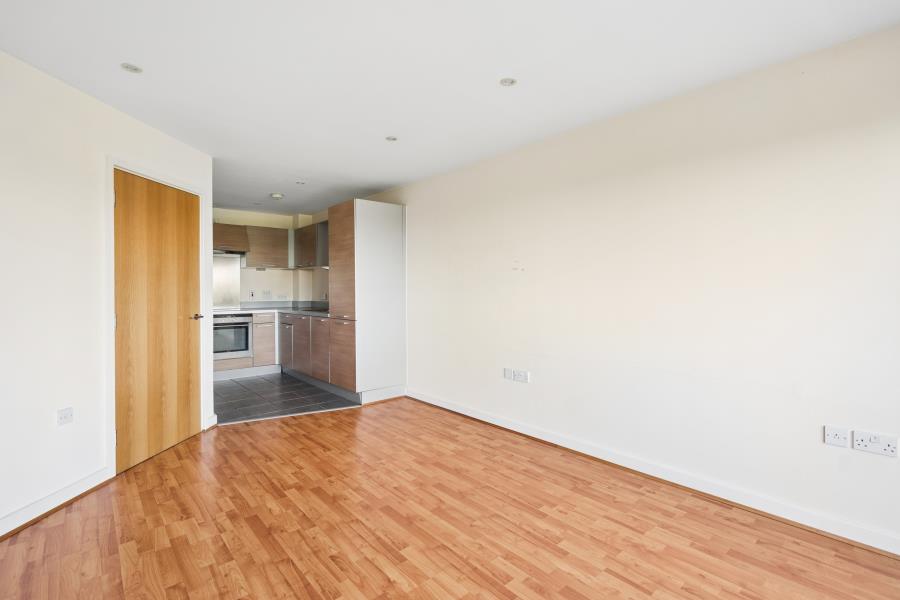 Flat Agate Close in Greater London