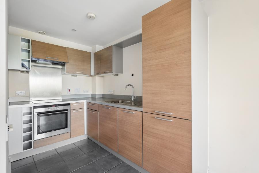 Flat Agate Close in Greater London
