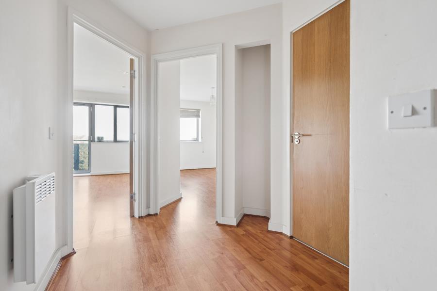 Flat Agate Close in Greater London