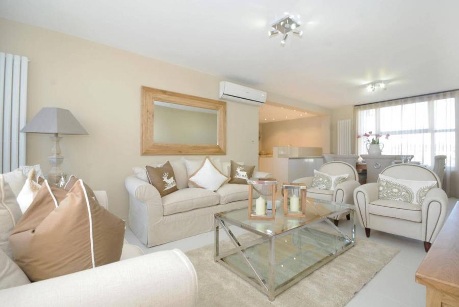 Flat Boydell Court in Greater London