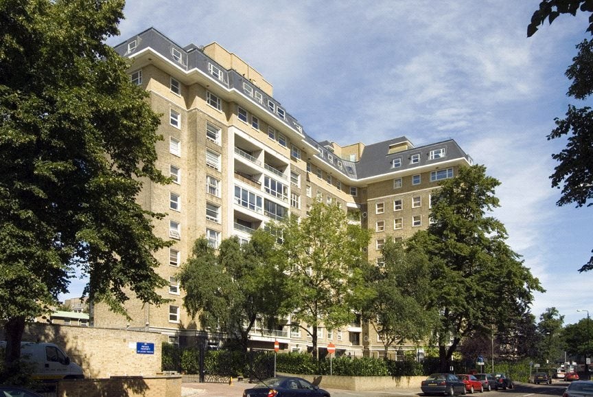 Flat Boydell Court in Greater London