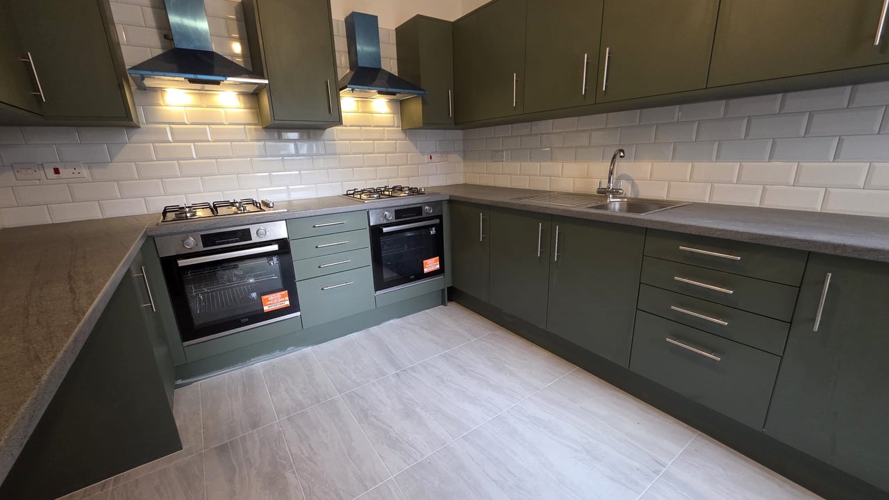 Room Ashburnham Road in Luton