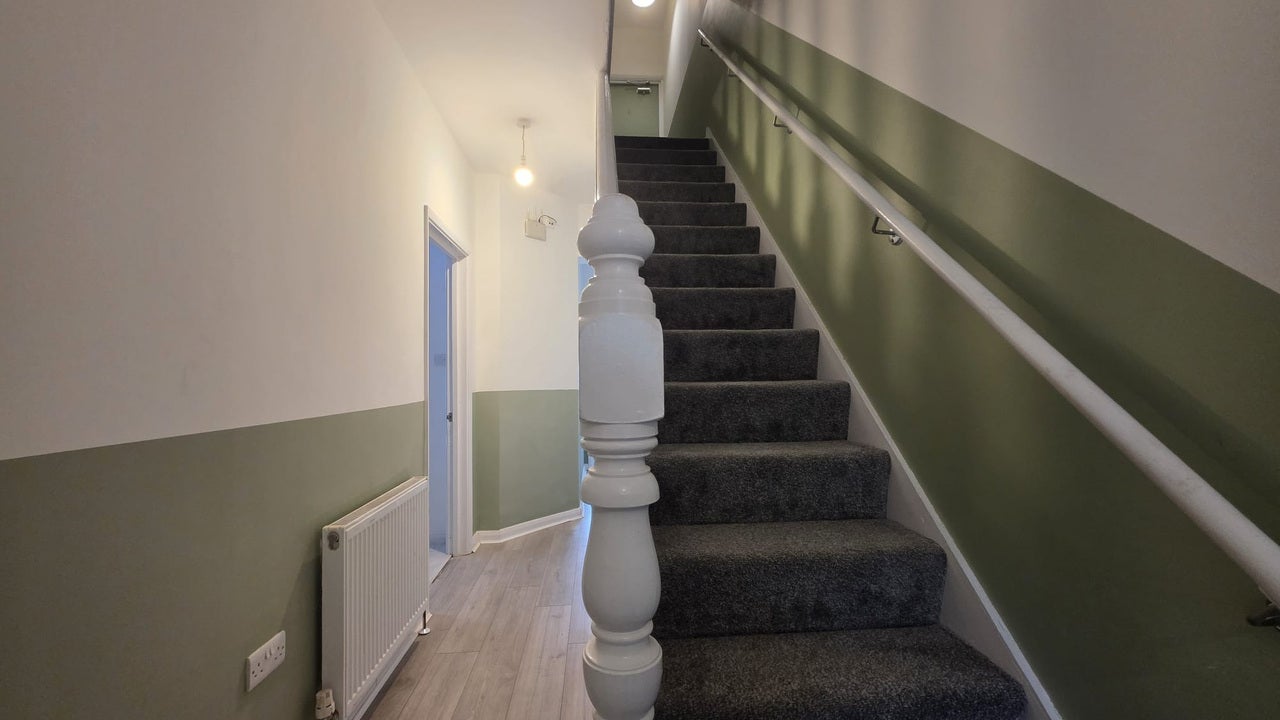 Room Ashburnham Road in Luton