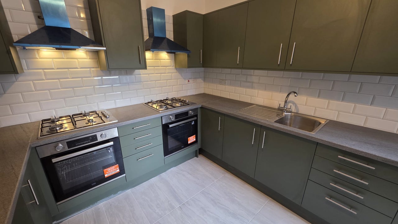 Room Ashburnham Road in Luton