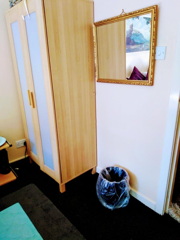 Room Finlay Drive in Glasgow