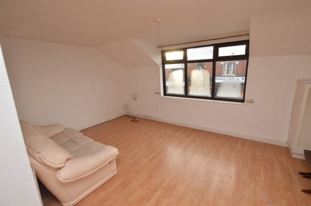 Flat Ormskirk Road in Wigan