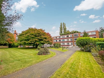 Flat Pinewood Grove in Coventry
