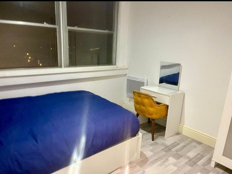 Room Whitehorse Road in Greater London