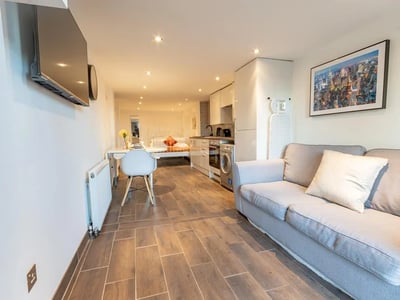 Flat Spains Hall Place in Basildon